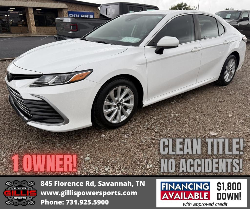 2022 Toyota Camry LE's photo