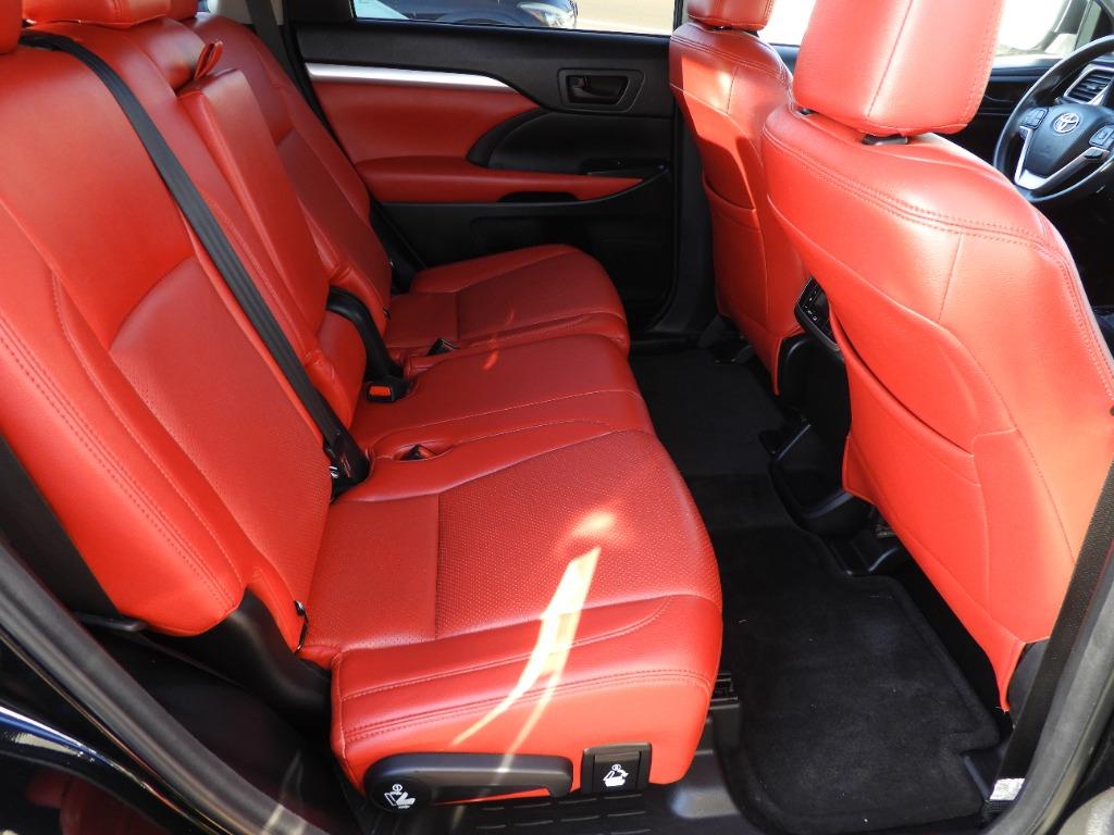 2018 Toyota Highlander LE - Photo 11