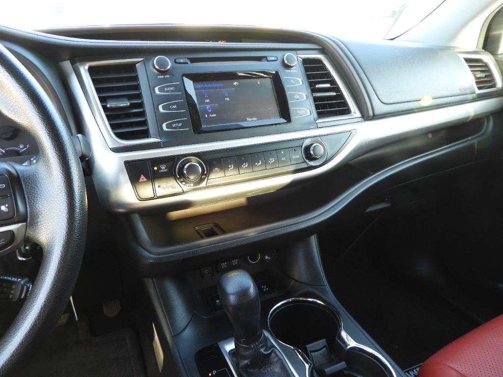 2018 Toyota Highlander LE - Photo 7