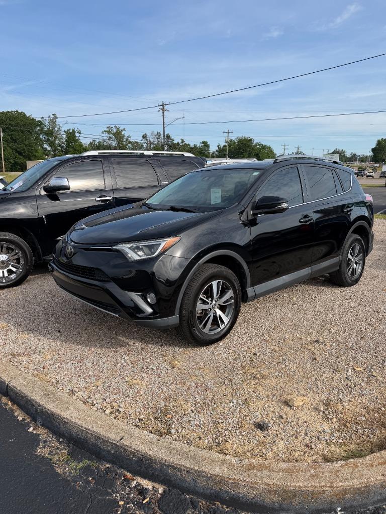 2017 Toyota RAV4 XLE's photo