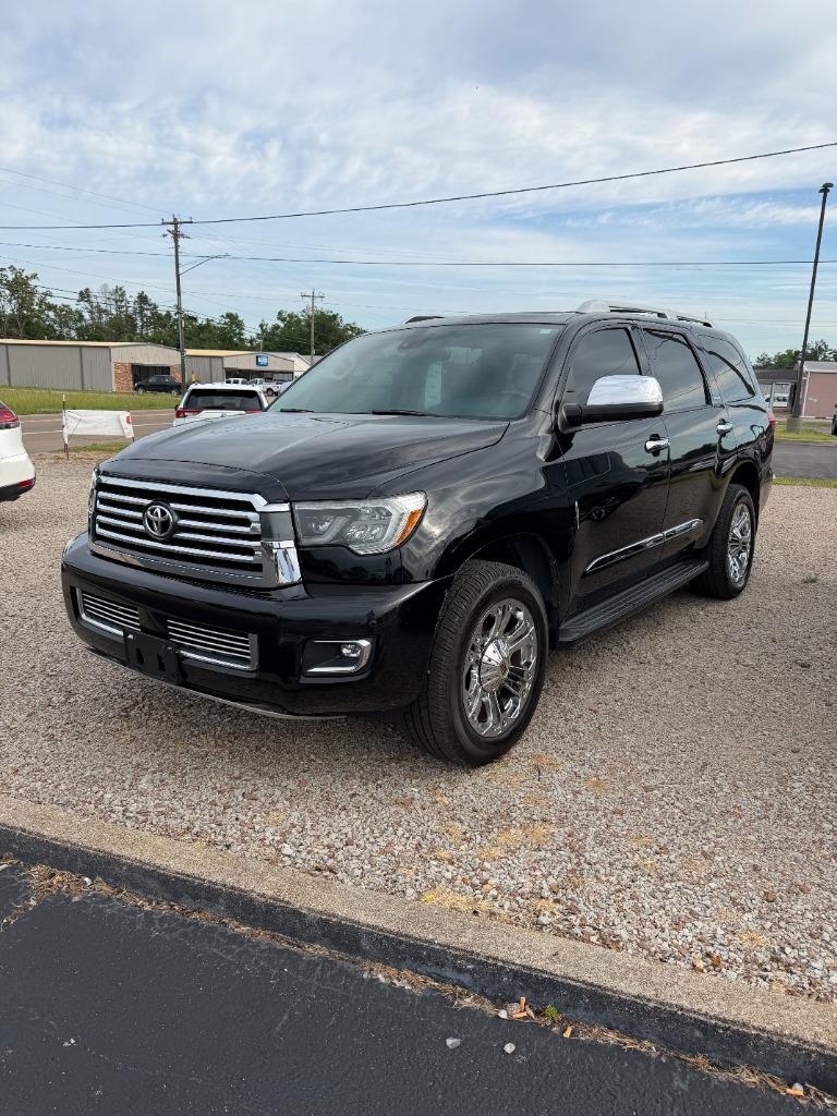 2018 Toyota Sequoia 5.7 Auto 4WD FFV Platinum's photo