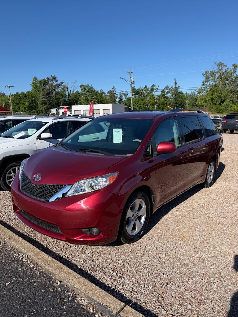 2011 Toyota Sienna LE V6 7-Passenger Access Seat's photo